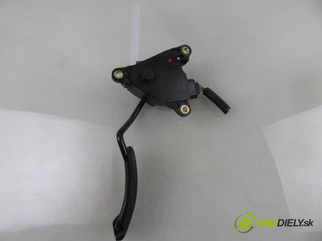 RENAULT GRAND SCENIC II (JM0/1_) MINIVAN 2007 110,00 2.0 dCi (JM1K) - M9R 721 1995,00 Potenciometer plynu 8200159647B (Potenciometer plynového pedálu)