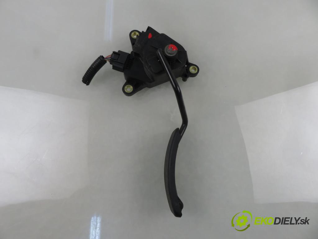 RENAULT GRAND SCENIC II (JM0/1_) MINIVAN 2007 110,00 2.0 dCi (JM1K) - M9R 721 1995,00 Potenciometer plynu 8200159647B (Potenciometer plynového pedálu)