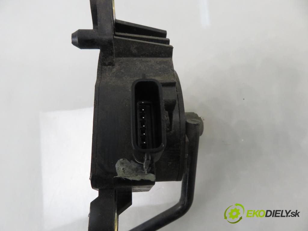 RENAULT GRAND SCENIC II (JM0/1_) MINIVAN 2007 110,00 2.0 dCi (JM1K) - M9R 721 1995,00 Potenciometer plynu 8200159647B (Potenciometer plynového pedálu)