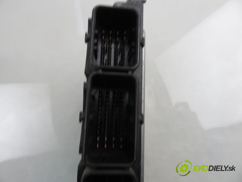 RENAULT GRAND SCENIC II (JM0/1_) MINIVAN 2007 110,00 2.0 dCi (JM1K) - M9R 721 1995,00 řídící jednotka motora 8200688494 ; 8200688457 ; 0281013507