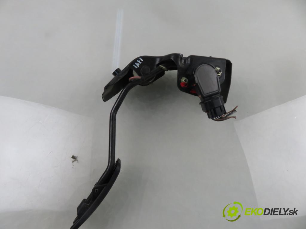 TOYOTA COROLLA (_E12_) HB 2003 85,00 2.0 D-4D 116 (CDE120R_, CDE120L_) - 1CD-FTV 1995,00 Potenciometer plynu 8928147010 (Potenciometer plynového pedálu)