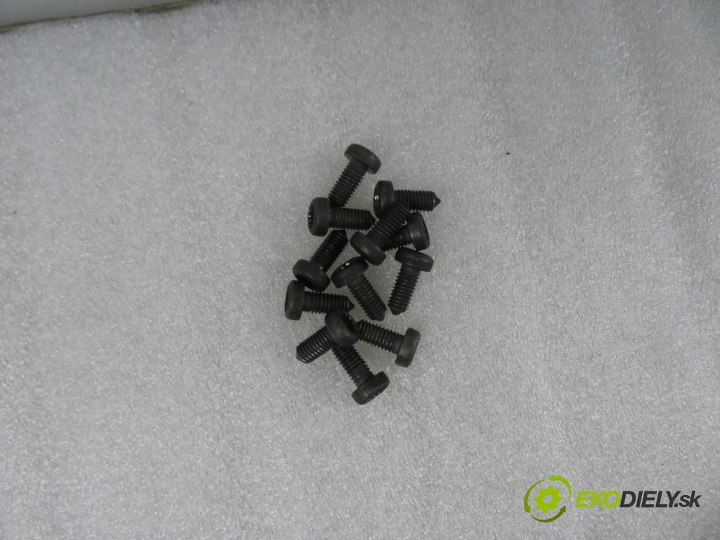 AUDI A3 (8L1) HB 2002 132,00 1.8 T 180 - AUQ 1781,00 řemenice DUAL MASS / COMP 123035310 ; 323037410