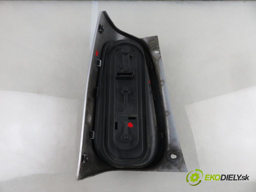 SMART FORTWO Coupe (450) HB 2004 45,00 0.7 (450.352, 450.332) - M 160.920 698,00 světlo pravé zadní 0011645