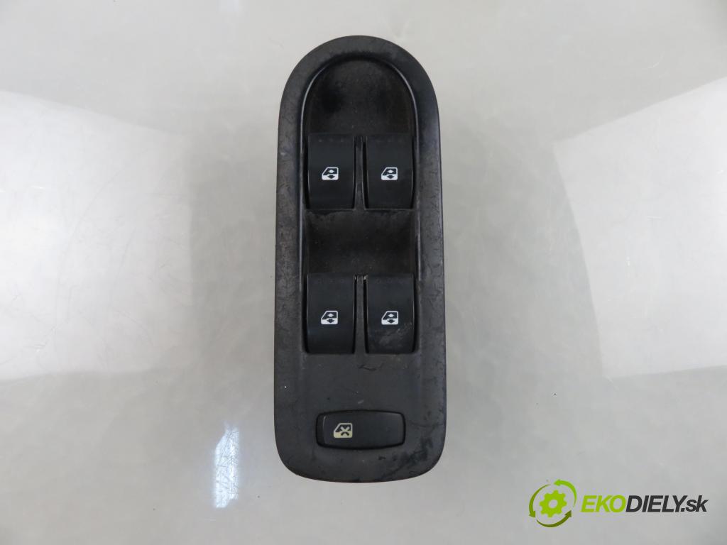 RENAULT GRAND SCENIC II (JM0/1_) MINIVAN 2007 110,00 2.0 dCi (JM1K) - M9R 721 1995,00 Panel ovládaní oken 8200160603