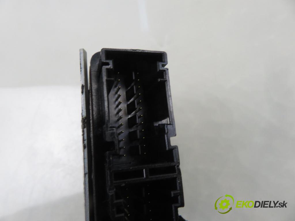 FIAT CROMA (194_) KOMBI 2006 110,00 1.9 D Multijet 150 - 939 A2.000 1910,00 MODUL air BAG 51796381