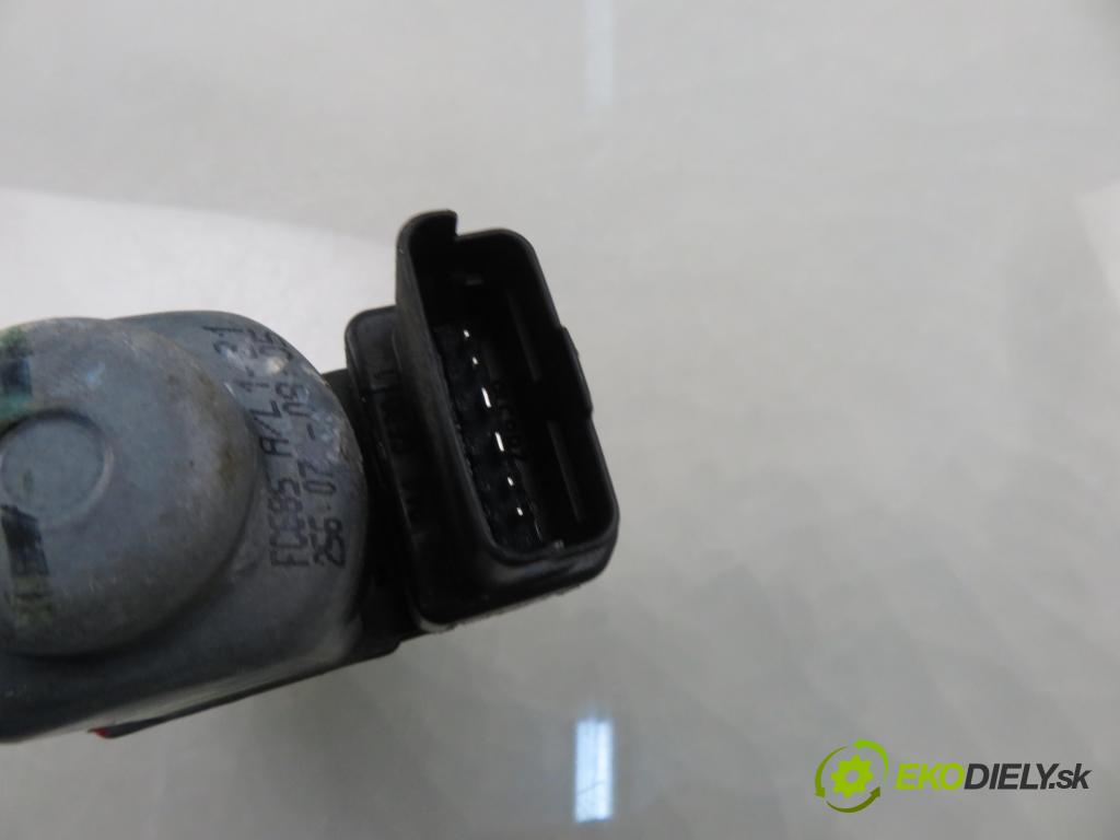 RENAULT GRAND SCENIC II (JM0/1_) MINIVAN 2007 110,00 2.0 dCi (JM1K) - M9R 721 1995,00 motorek sťahovaní oken PP 440726J4