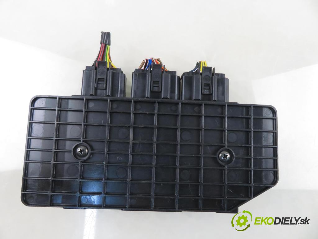 VW PASSAT B5.5 Variant (3B6) KOMBI 2002 74,00 1.9 TDI PD 101 - AVB 1896,00 MODUL komfortu 1C0959799A
