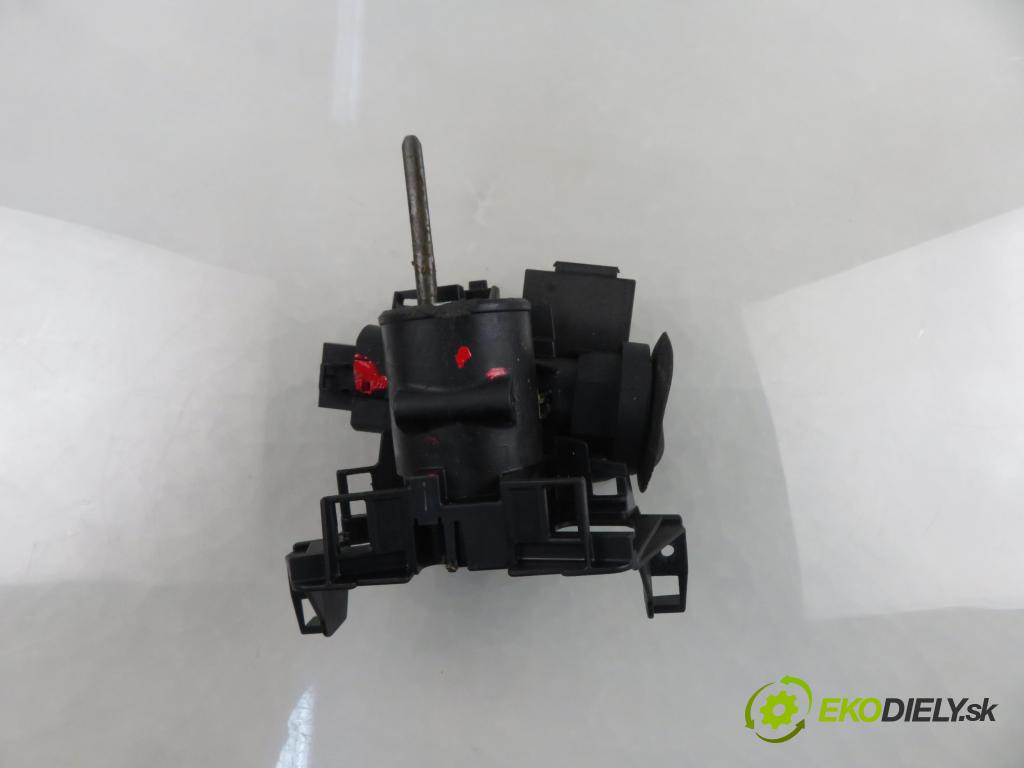 OPEL CORSA C (X01) HB 2001 55,00 1.2 16V 75 - Z 12 XE 1199,00 spinačka 24445098 (Spínacia skrinka)