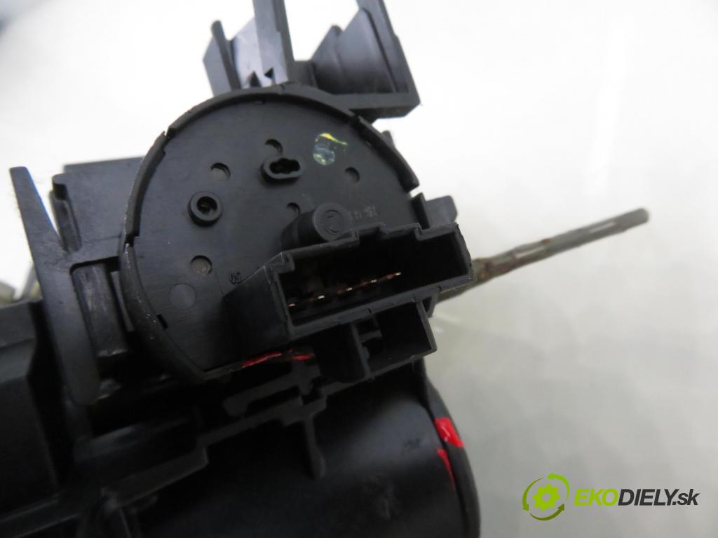 OPEL CORSA C (X01) HB 2001 55,00 1.2 16V 75 - Z 12 XE 1199,00 spinačka 24445098 (Spínacia skrinka)