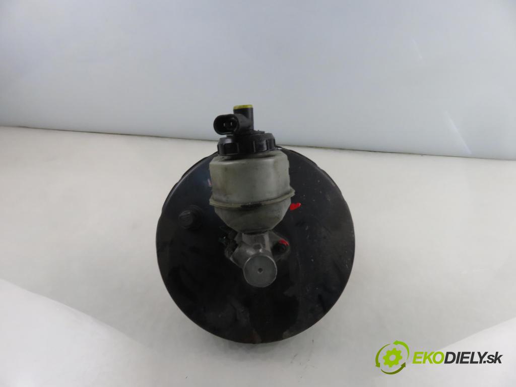 RENAULT SCENIC I (JA0/1_) MINIVAN 2000 75,00 1.9 dCi 102 - F9Q 732 1870,00 posilovač 8200069904A ; 03786420014 (Servočerpadlo)