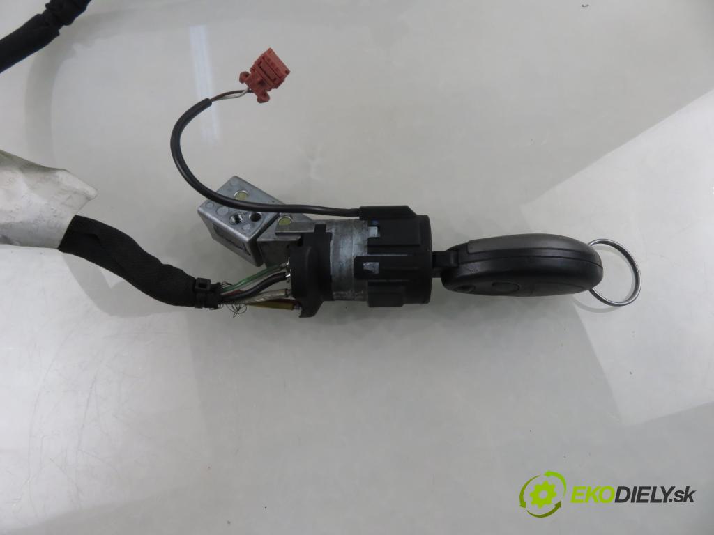 CITROEN C8 (EA_, EB_) MINIVAN 2002 79,00 2.0 HDi - RHM (DW10ATED4) 1997,00 spinačka 36353100 ; 9632897680 (Spínacia skrinka)