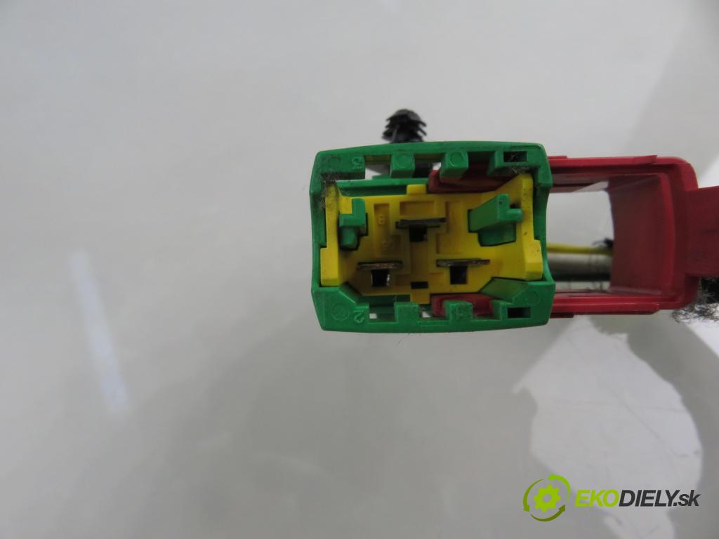 CITROEN C8 (EA_, EB_) MINIVAN 2002 79,00 2.0 HDi - RHM (DW10ATED4) 1997,00 spinačka 36353100 ; 9632897680 (Spínacia skrinka)