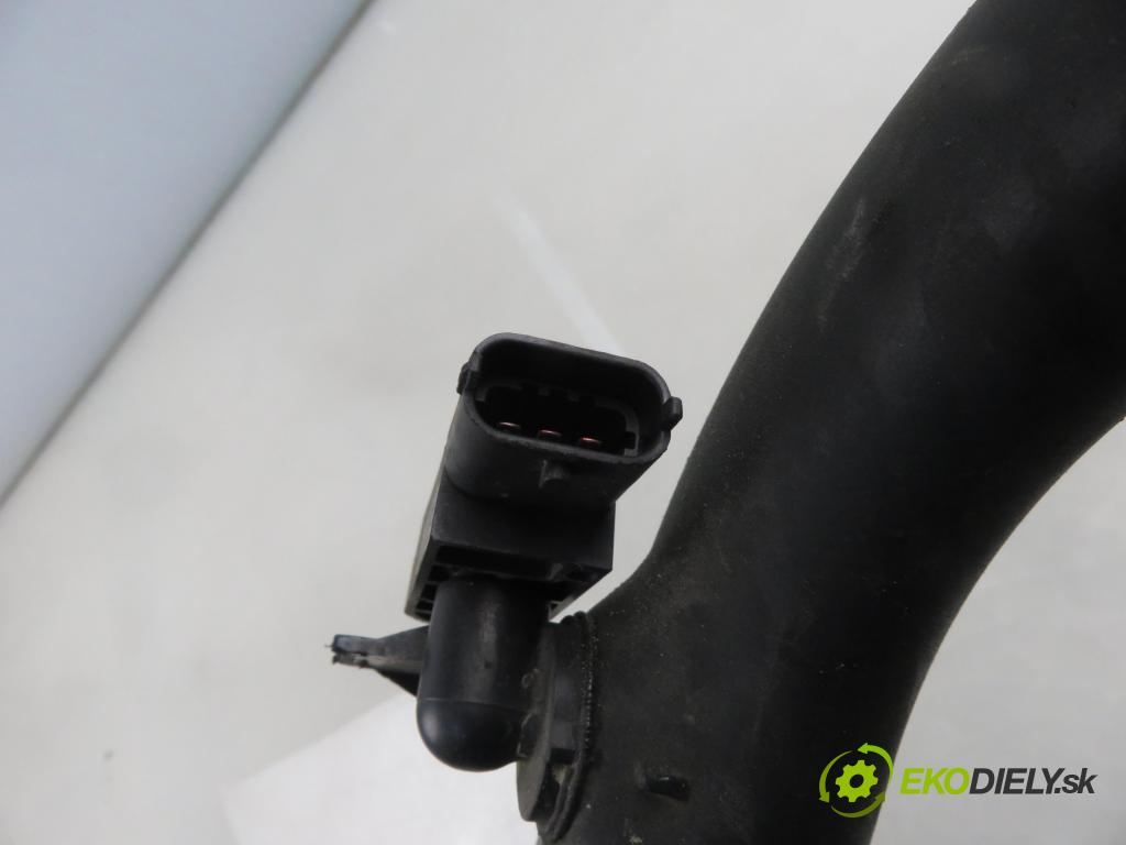 RENAULT MEGANE II (BM0/1_, CM0/1_) HB 2005 63,00 1.5 dCi 86 - K9K 724 1461,00 Rúra intercoolera turba 8200527670 ; 8200533986 ; 0261002566