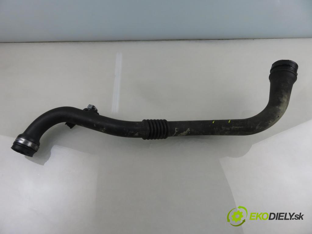 RENAULT MEGANE II (BM0/1_, CM0/1_) HB 2005 63,00 1.5 dCi 86 - K9K 724 1461,00 Rúra intercoolera turba 8200527670 ; 8200533986 ; 0261002566