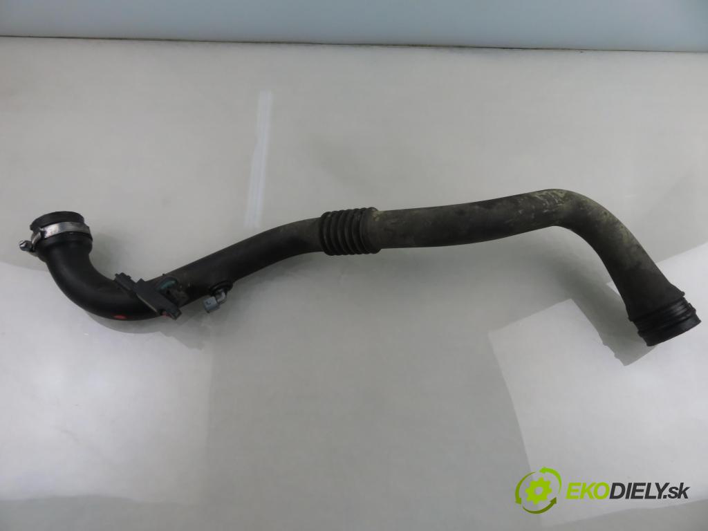 RENAULT MEGANE II (BM0/1_, CM0/1_) HB 2005 63,00 1.5 dCi 86 - K9K 724 1461,00 Rúra intercoolera turba 8200527670 ; 8200533986 ; 0261002566
