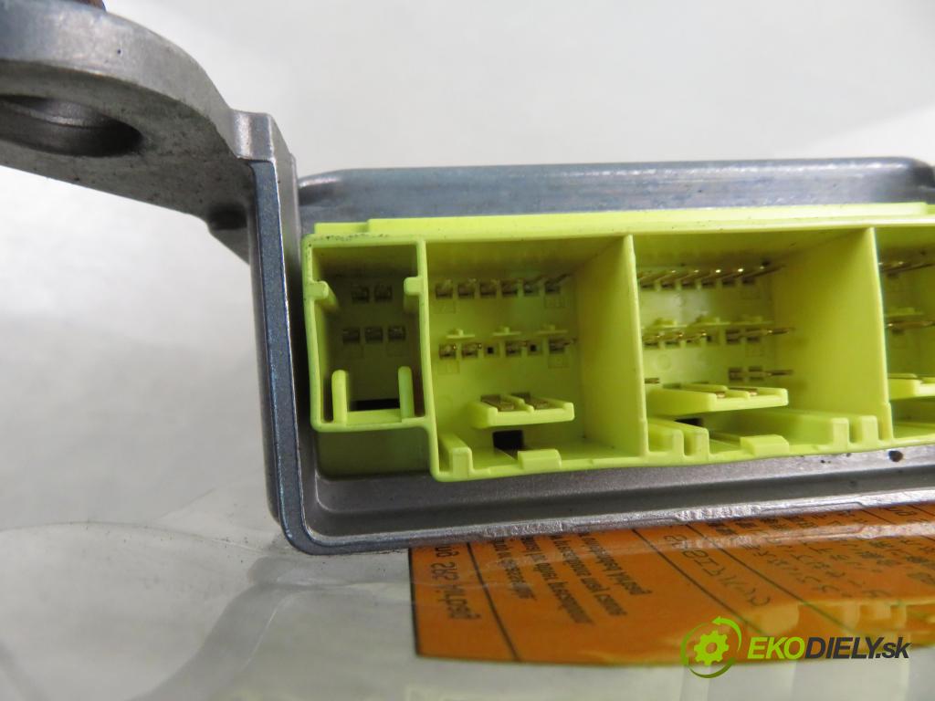 NISSAN MICRA III (K12) HB 2004 59,00 1.2 16V 80 - CG12DE 1240,00 MODUL air BAG 0285001474 ; 98820AX502