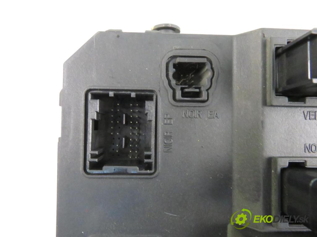 PEUGEOT 206 liftback (2A/C) HB 2003 440,00 1.1 i - HFX (TU1JP) 1124,00 MODUL BSI S116085220B ; 9650584680