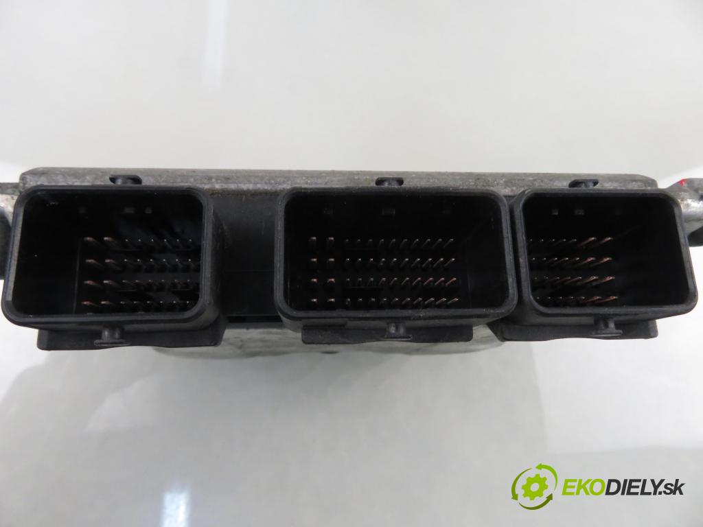 CITROEN C8 (EA_, EB_) MINIVAN 2002 79,00 2.0 HDi - RHM (DW10ATED4) 1997,00 řídící jednotka motora 9647474780 ; 9640938180 ; 0281011032