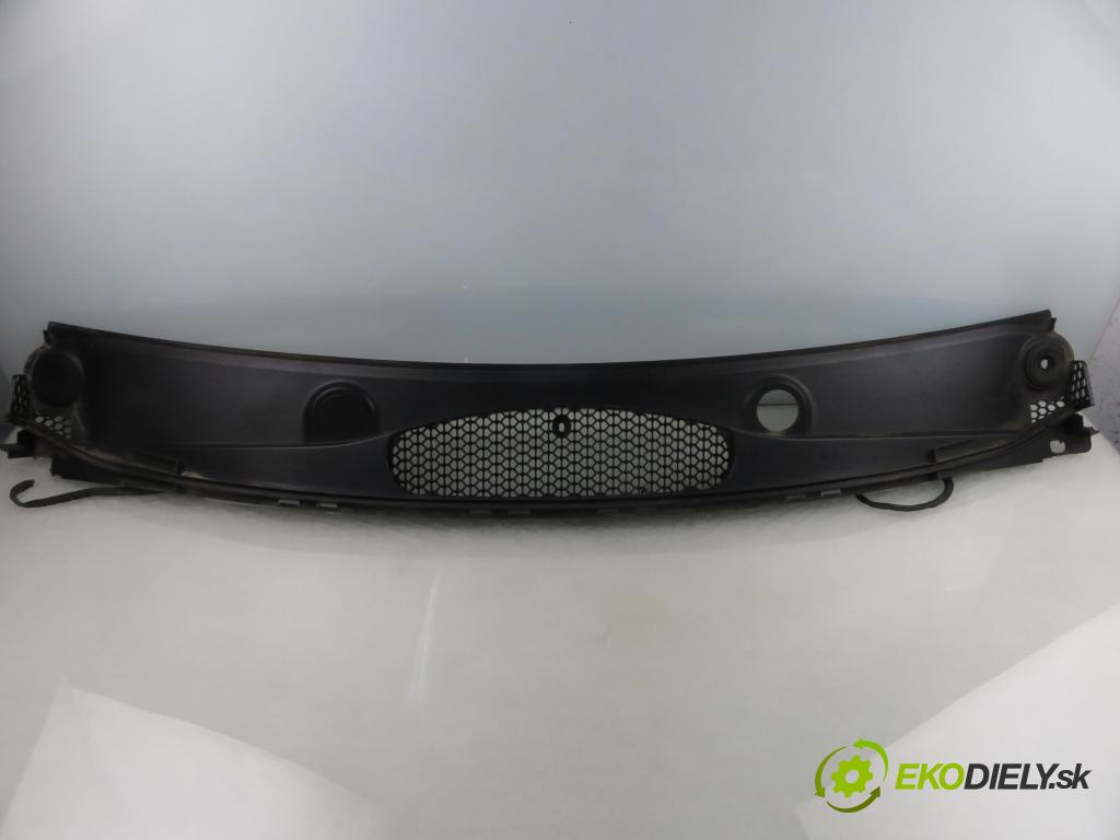 CITROEN BERLINGO MULTISPACE (B9) KOMBIVAN 2009 66,00 1.6 HDi 90 - 9HX (DV6ATED4) 1560,00 Torpédo, plast pod čelné okno 9680568877 ; 9680962577 (Torpédo (plast pod čelným sklom))