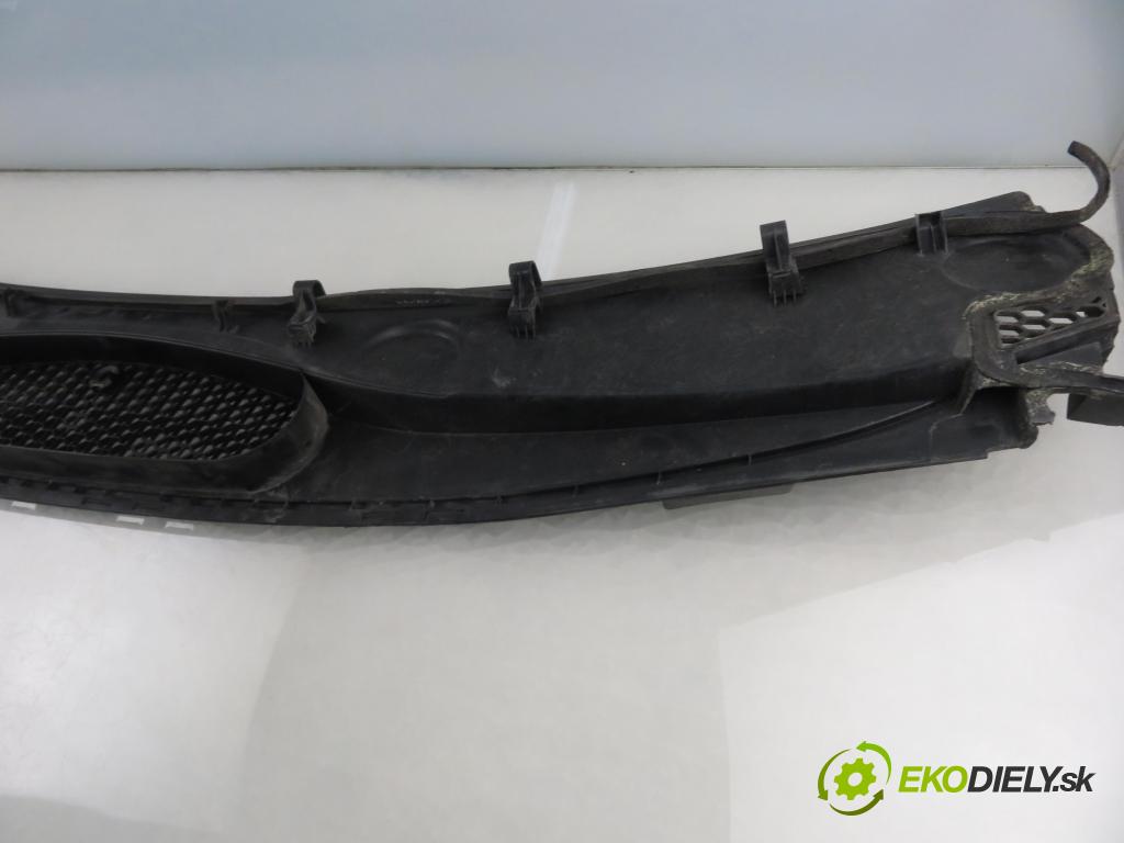 CITROEN BERLINGO MULTISPACE (B9) KOMBIVAN 2009 66,00 1.6 HDi 90 - 9HX (DV6ATED4) 1560,00 Torpédo, plast pod čelné okno 9680568877 ; 9680962577 (Torpédo (plast pod čelným sklom))