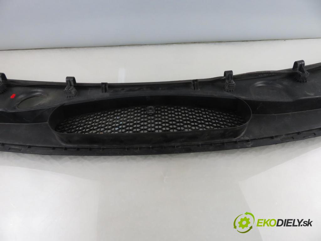 CITROEN BERLINGO MULTISPACE (B9) KOMBIVAN 2009 66,00 1.6 HDi 90 - 9HX (DV6ATED4) 1560,00 Torpédo, plast pod čelné okno 9680568877 ; 9680962577 (Torpédo (plast pod čelným sklom))