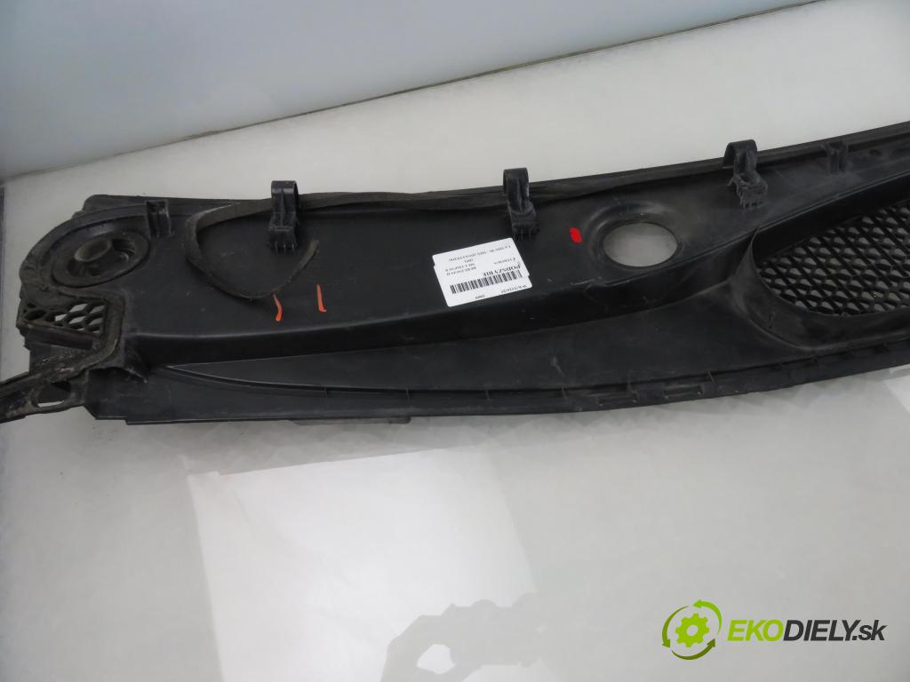 CITROEN BERLINGO MULTISPACE (B9) KOMBIVAN 2009 66,00 1.6 HDi 90 - 9HX (DV6ATED4) 1560,00 Torpédo, plast pod čelné okno 9680568877 ; 9680962577 (Torpédo (plast pod čelným sklom))