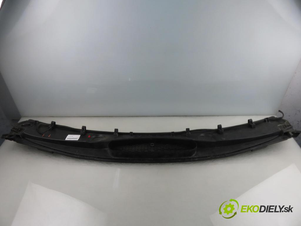 CITROEN BERLINGO MULTISPACE (B9) KOMBIVAN 2009 66,00 1.6 HDi 90 - 9HX (DV6ATED4) 1560,00 Torpédo, plast pod čelné okno 9680568877 ; 9680962577 (Torpédo (plast pod čelným sklom))