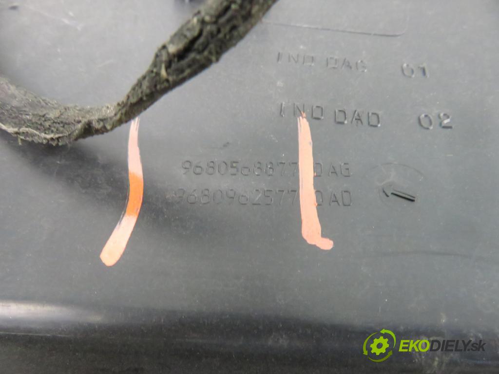 CITROEN BERLINGO MULTISPACE (B9) KOMBIVAN 2009 66,00 1.6 HDi 90 - 9HX (DV6ATED4) 1560,00 Torpédo, plast pod čelné okno 9680568877 ; 9680962577 (Torpédo (plast pod čelným sklom))