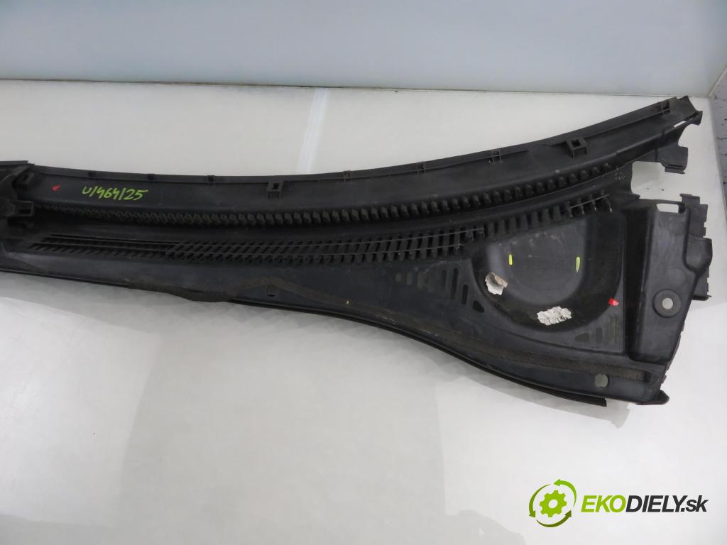 FIAT SEDICI (189_) CROSSOVER 2007 88,00 1.9 D Multijet 120 4x4 - D19AA 1910,00 Torpédo, plast pod čelné okno 7234179J1 ; 7233179J1 (Torpédo (plast pod čelným sklom))