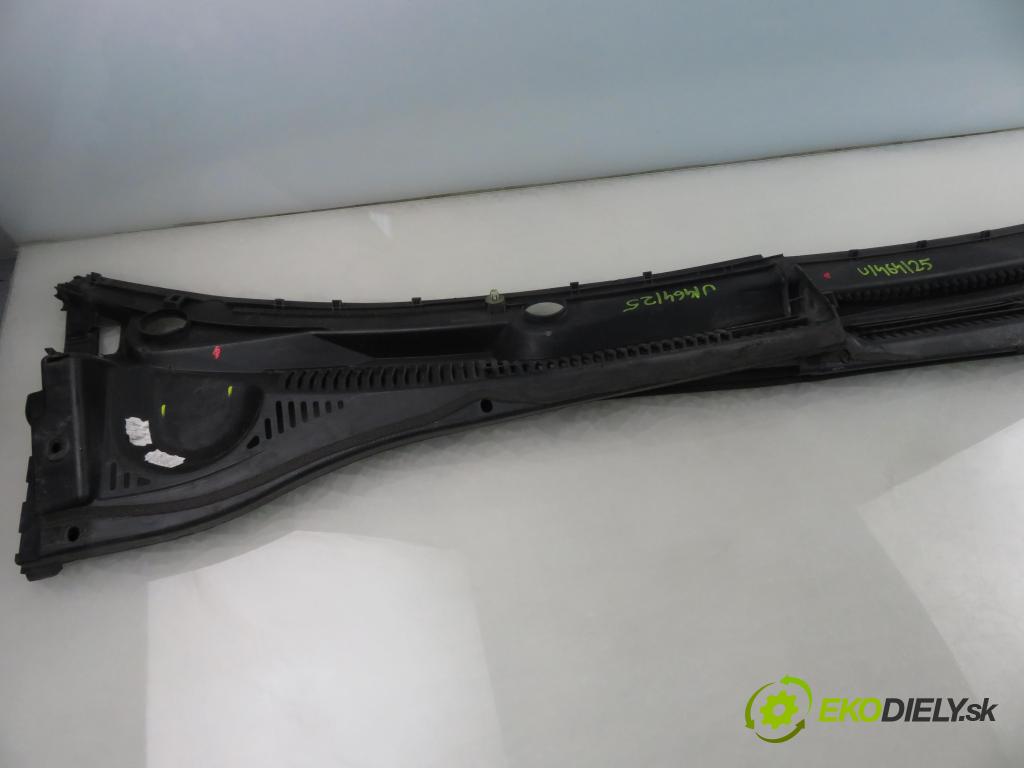 FIAT SEDICI (189_) CROSSOVER 2007 88,00 1.9 D Multijet 120 4x4 - D19AA 1910,00 Torpédo, plast pod čelné okno 7234179J1 ; 7233179J1 (Torpédo (plast pod čelným sklom))