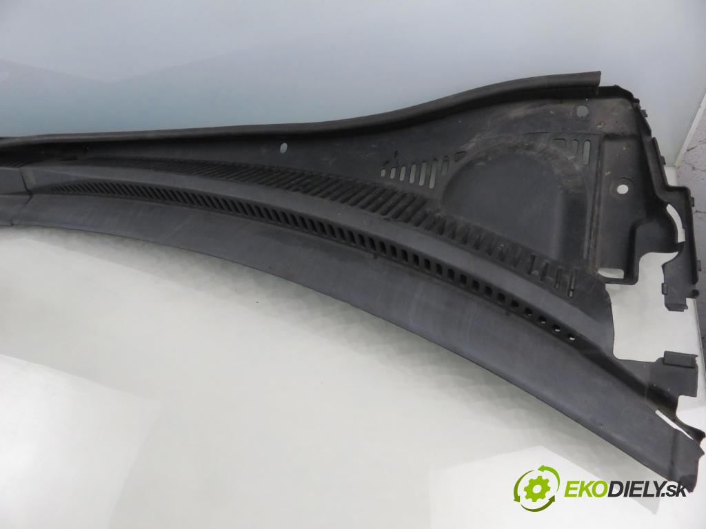 FIAT SEDICI (189_) CROSSOVER 2007 88,00 1.9 D Multijet 120 4x4 - D19AA 1910,00 Torpédo, plast pod čelné okno 7234179J1 ; 7233179J1 (Torpédo (plast pod čelným sklom))