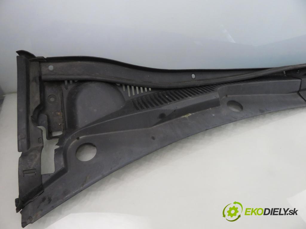 FIAT SEDICI (189_) CROSSOVER 2007 88,00 1.9 D Multijet 120 4x4 - D19AA 1910,00 Torpédo, plast pod čelné okno 7234179J1 ; 7233179J1 (Torpédo (plast pod čelným sklom))