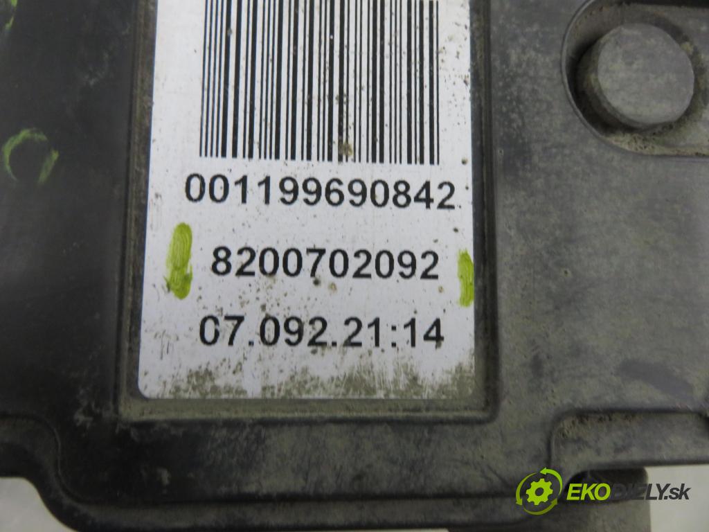 RENAULT SCENIC II (JM0/1_) MINIVAN 2007 63,00 1.5 dCi (JM1F) - K9K 724 1461,00 BRZDA: ručně elektrický 8200702092