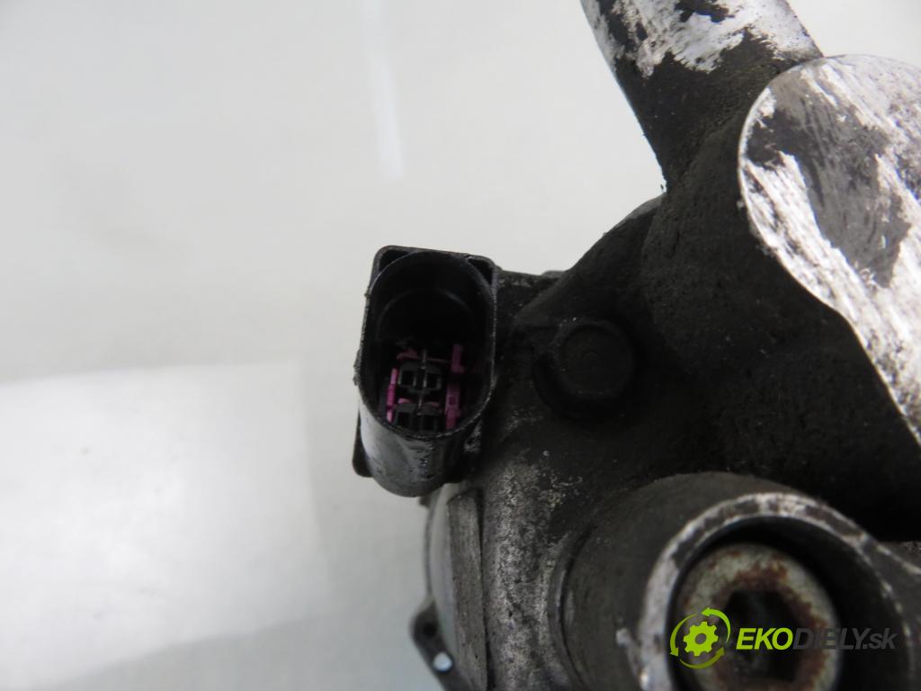 VW GOLF IV (1J1) HB 1999 55,00 1.4 16V - AHW 1390,00 KOMPRESOR: klimatizácie 1J0820803F (Kompresor klimatizácie)