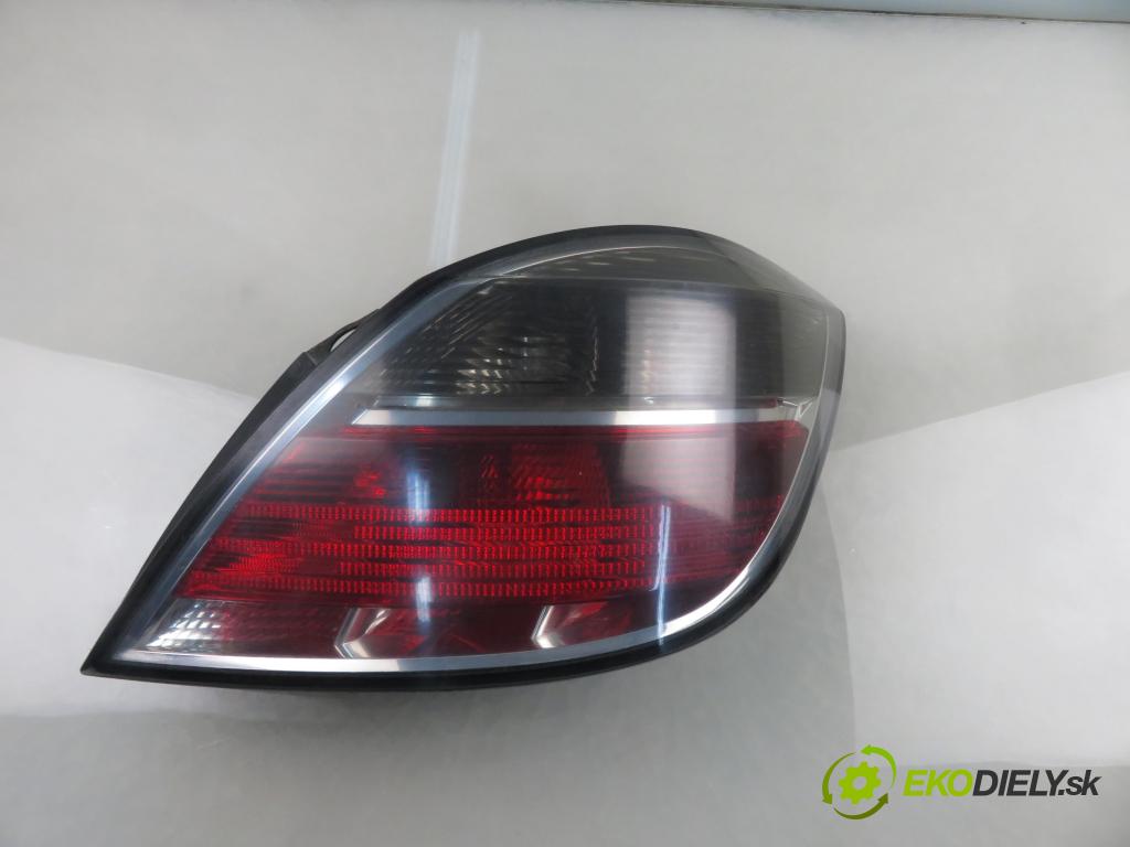 OPEL ASTRA H (A04) HB 2007 74,00 1.7 CDTI 100 - Z 17 DTH 1686,00 světlo pravé zadní 13222325