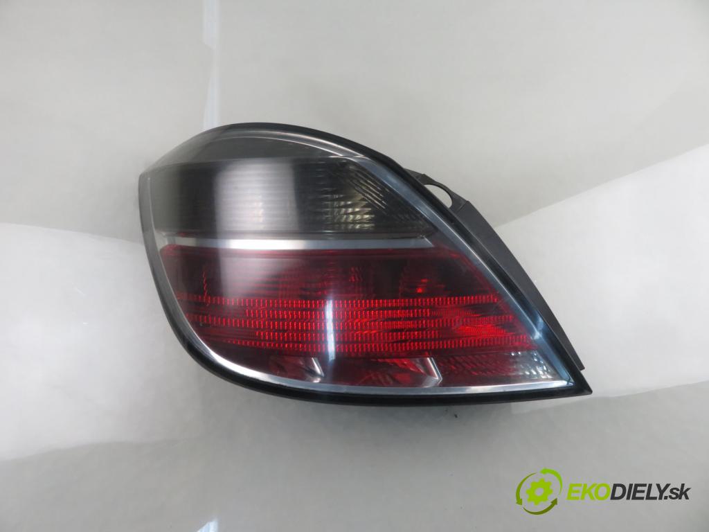OPEL ASTRA H (A04) HB 2007 74,00 1.7 CDTI 100 - Z 17 DTH 1686,00 světlo levé zadní 13222324