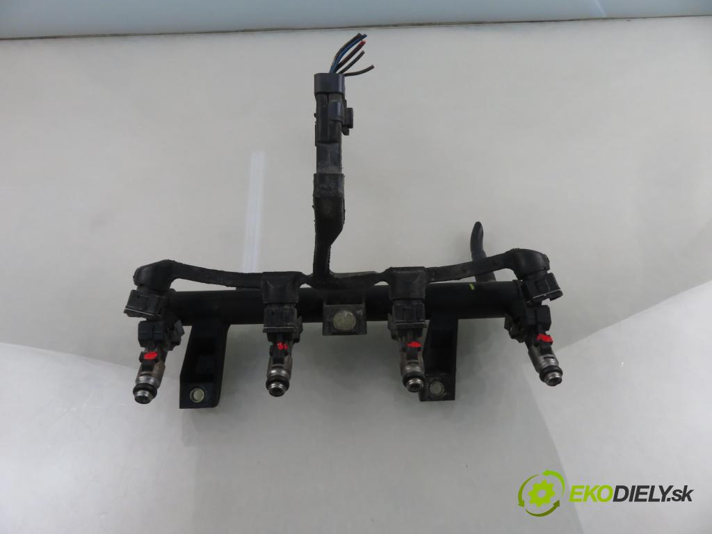 PEUGEOT 206 liftback (2A/C) HB 2003 440,00 1.1 i - HFX (TU1JP) 1124,00 Lišta vstrekovacia IPM002 ; 9628982980 ; 9628982980D (Vstrekovacia lišta)