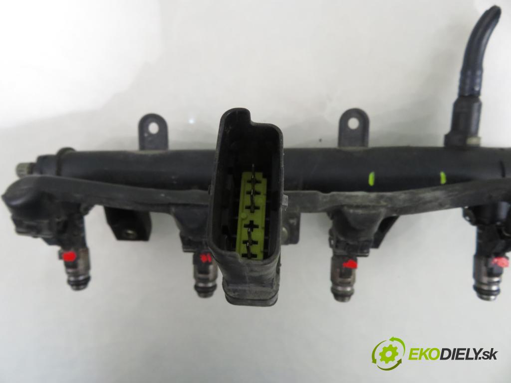 PEUGEOT 206 liftback (2A/C) HB 2003 440,00 1.1 i - HFX (TU1JP) 1124,00 Lišta vstrekovacia IPM002 ; 9628982980 ; 9628982980D (Vstrekovacia lišta)