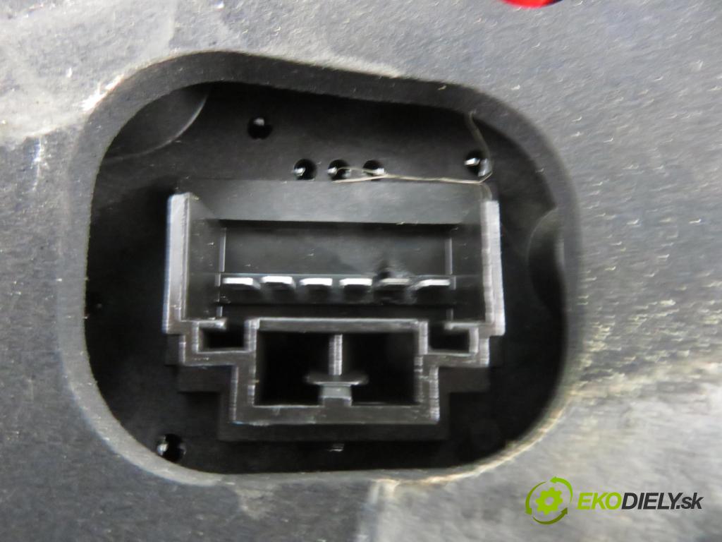 FIAT STILO (192_) HB 2005 76,00 1.6 16V 103 - 182 B6.000 1596,00 světlo levé zadní 51735222SX ; 51735222