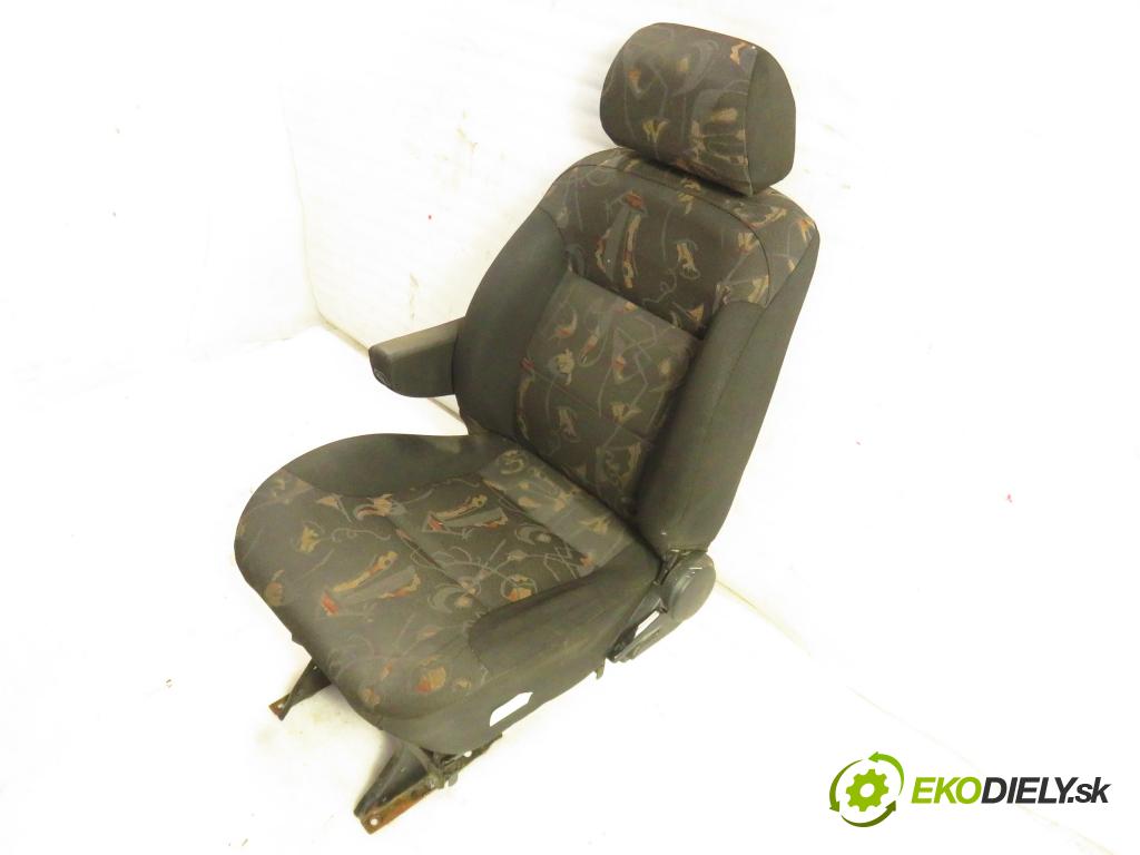 HYUNDAI GALLOPER II (JK-01) TERENOWY 2001 73,00 2.5 TD intercooler - D4BH 2476,00 sedadlo ŘIDIČE / LP