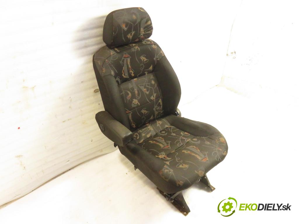 HYUNDAI GALLOPER II (JK-01) TERENOWY 2001 73,00 2.5 TD intercooler - D4BH 2476,00 sedadlo ŘIDIČE / LP