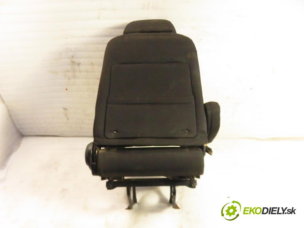 HYUNDAI GALLOPER II (JK-01) TERENOWY 2001 73,00 2.5 TD intercooler - D4BH 2476,00 sedadlo ŘIDIČE / LP