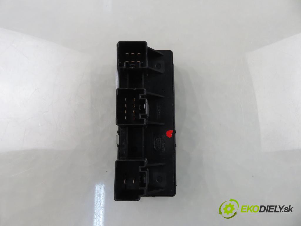 LAND ROVER RANGE ROVER SPORT (L320) SUV 2007 140,00 2.7 TDV6 4x4 190 - 276DT (PSA) 2720,00 Panel ovládaní oken YUD501550PVJ