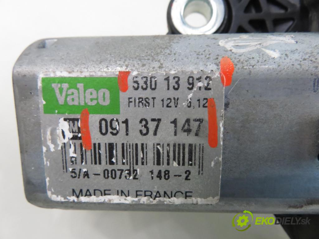 OPEL ZAFIRA A Nadwozie Wielkopojemne (MPV) (T98)  MINIVAN 2001 60,00 2.0 DI 16V - X 20 DTL 1995,00 motorek stěrače ZADNÍ: 09137147 ; 53013912
