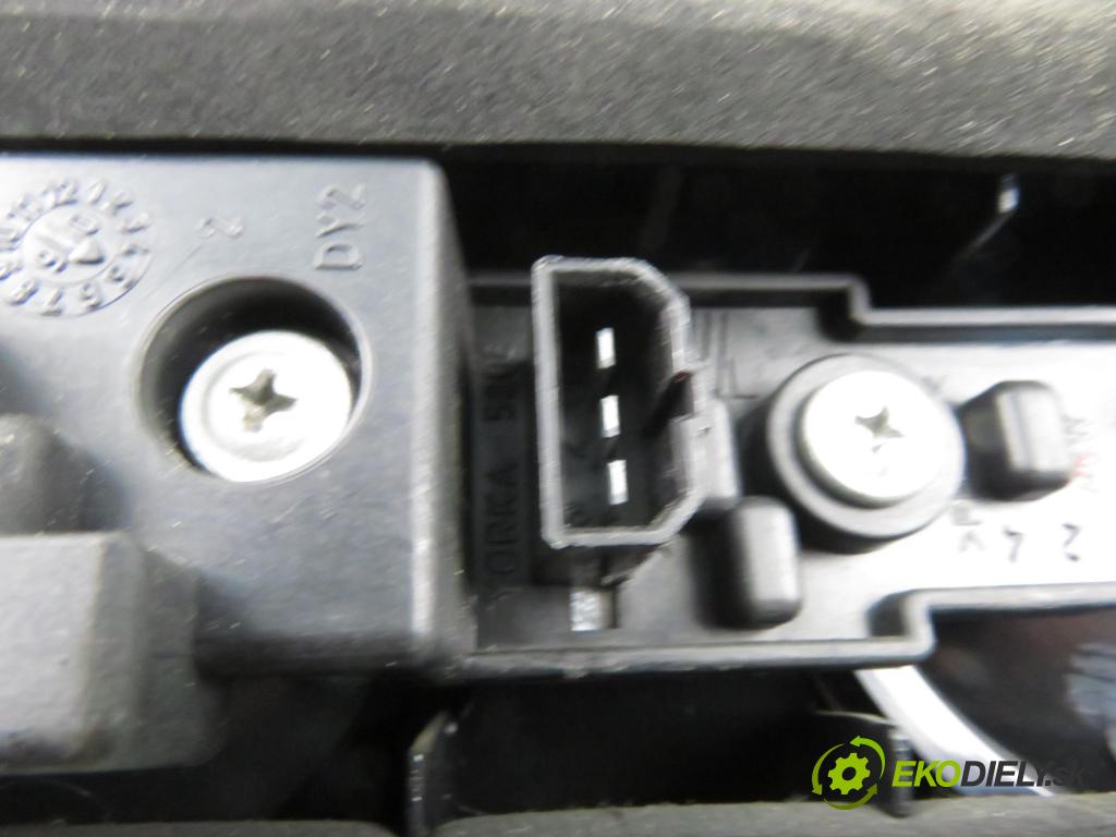 SEAT IBIZA III (6L1) HB 2007 55,00 1.4 16V - BKY 1390,00 světlo levé zadní kufr 6L6945093D