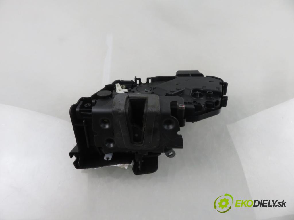 LAND ROVER RANGE ROVER SPORT (L320) SUV 2007 140,00 2.7 TDV6 4x4 190 - 276DT (PSA) 2720,00 zámok FQJ000217