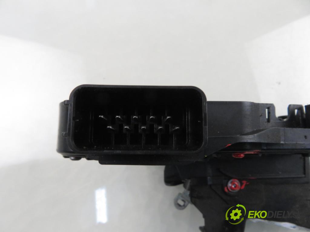 LAND ROVER RANGE ROVER SPORT (L320) SUV 2007 140,00 2.7 TDV6 4x4 190 - 276DT (PSA) 2720,00 zámok FQJ000217