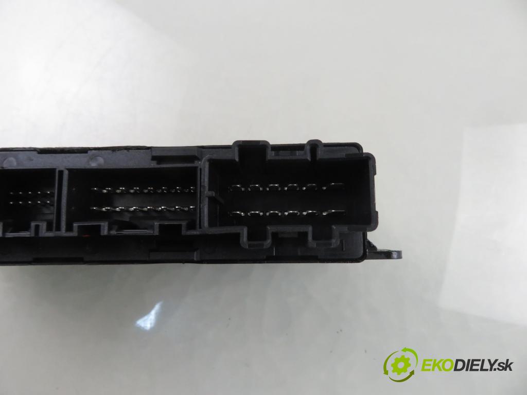 AUDI A4 (8E2, B6) SEDAN 2004 96,00 1.9 TDI PD 130 1896,00 MODUL komfortu 8E0959433AR ; 00002727B5