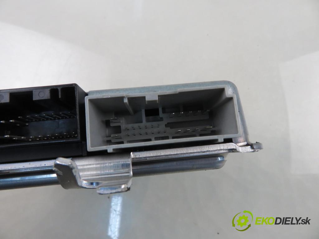LAND ROVER RANGE ROVER SPORT (L320) SUV 2007 140,00 2.7 TDV6 4x4 190 - 276DT (PSA) 2720,00 řídící jednotka nápravy RQT500160