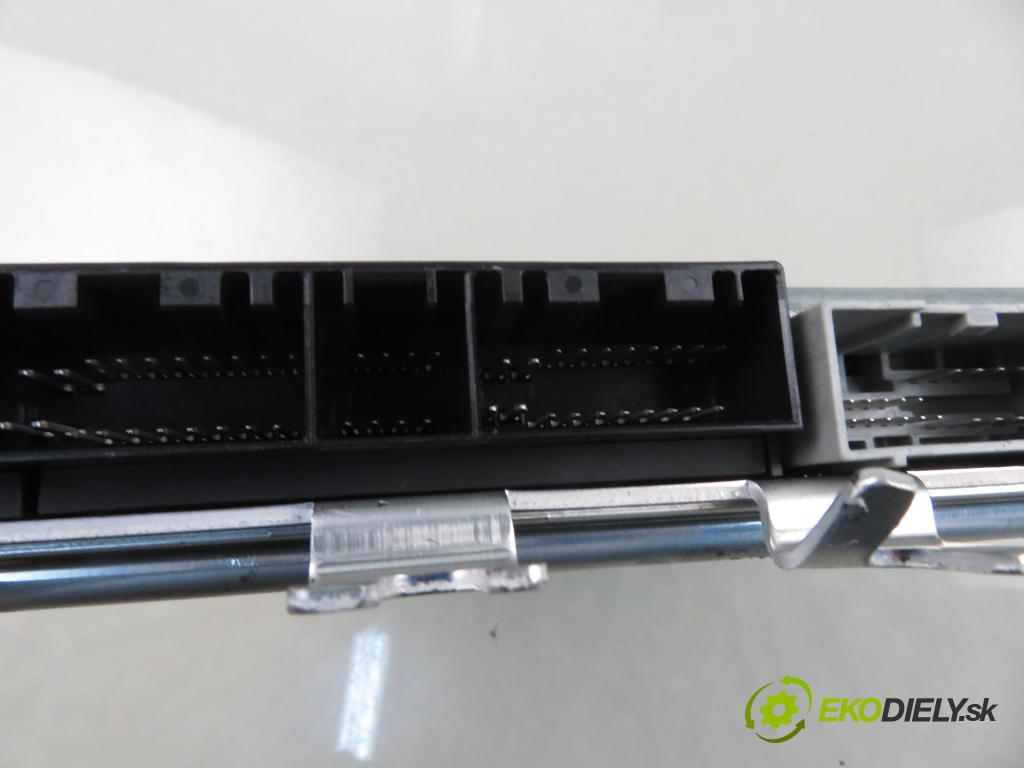LAND ROVER RANGE ROVER SPORT (L320) SUV 2007 140,00 2.7 TDV6 4x4 190 - 276DT (PSA) 2720,00 řídící jednotka nápravy RQT500160